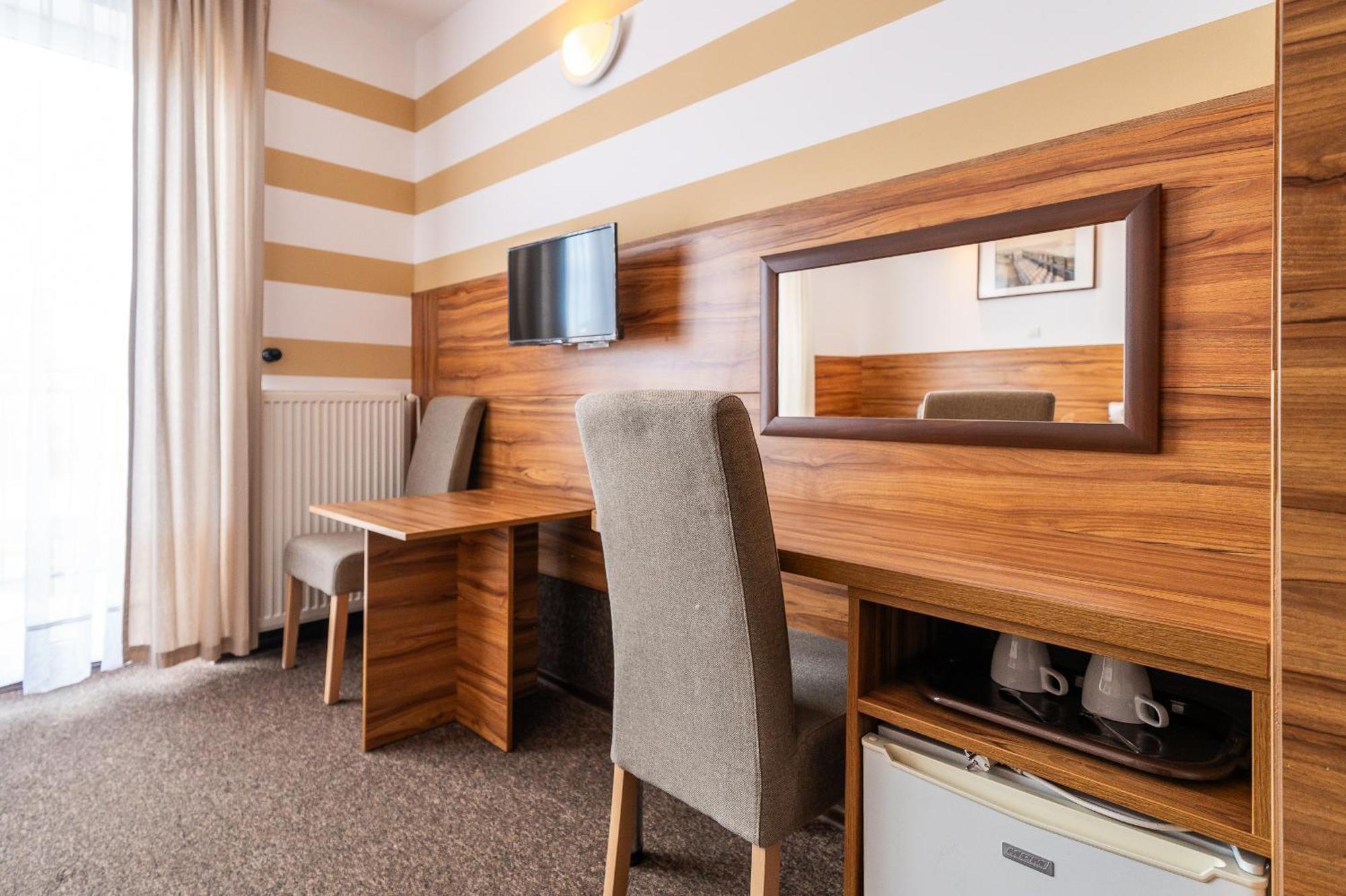 Max Apartamenty - Pokoje - Domki - Restauracja - Basen Mielno  Kültér fotó
