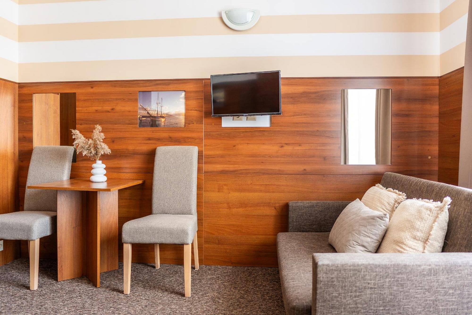 Max Apartamenty - Pokoje - Domki - Restauracja - Basen Mielno  Kültér fotó